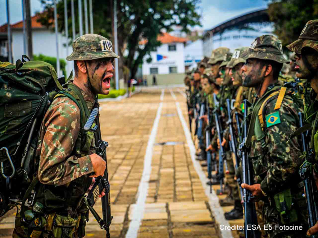 Carreira militar feminina: idades e carreiras – Curso Maciel